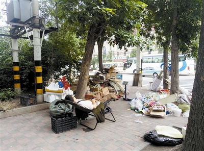 干式變壓器堆放的廢品現(xiàn)場圖